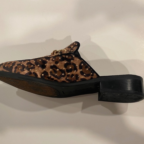 EUC Jessica Simpson Leopard Slip-ons Mules - Picture 5 of 7